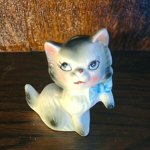 Cat Kitten figurine w Bow, Japan, Vintage